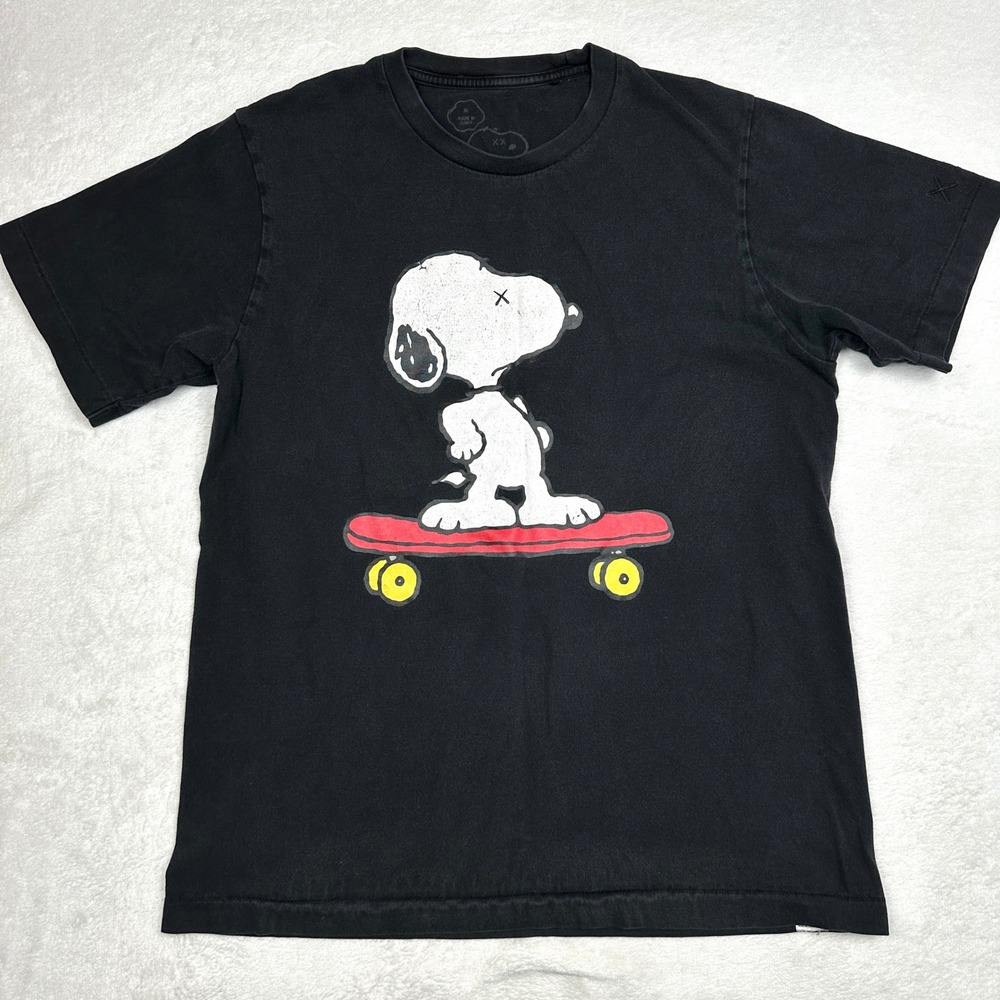 VTG Single Stich Uniqlo KAWS Peanuts Snoopy Skateboard T-Shirt Mens Medium Black